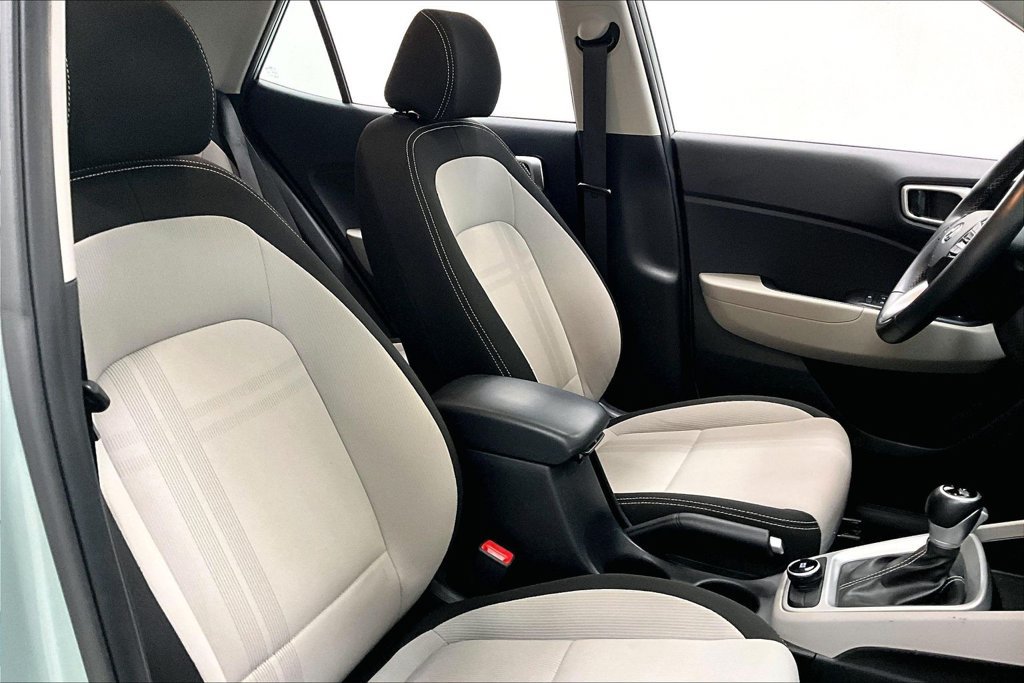 Used 2025 Hyundai Venue SEL FWD image 7