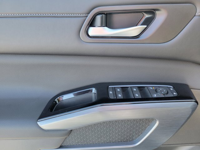 New 2025 Nissan Pathfinder SL image 15