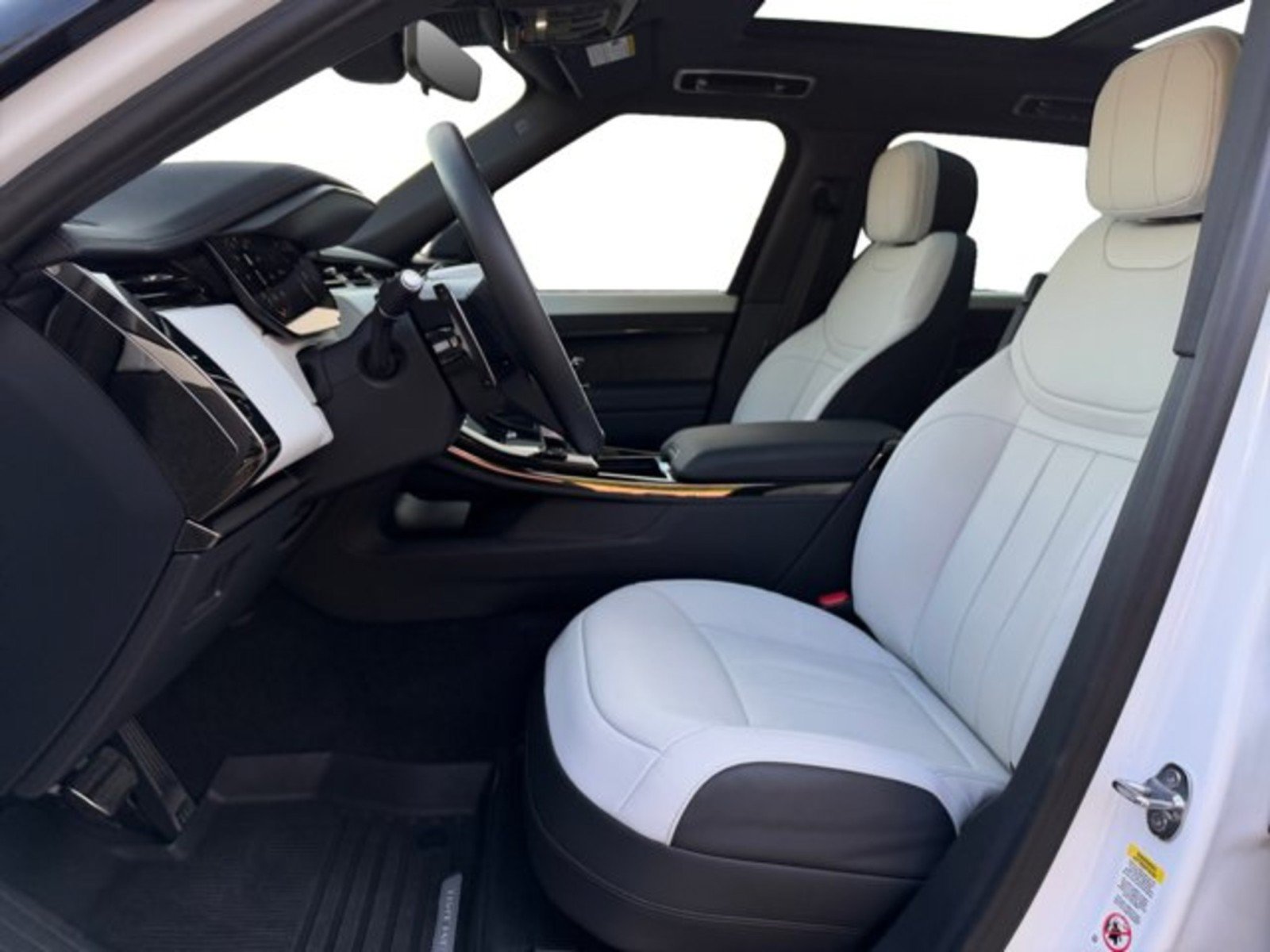 Certified 2026 Land Rover Range Rover Sport Dynamic SE AWD/4WD image 10