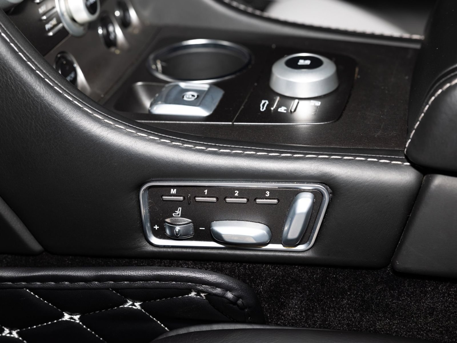 Used 2011 Aston Martin Rapide RWD image 24