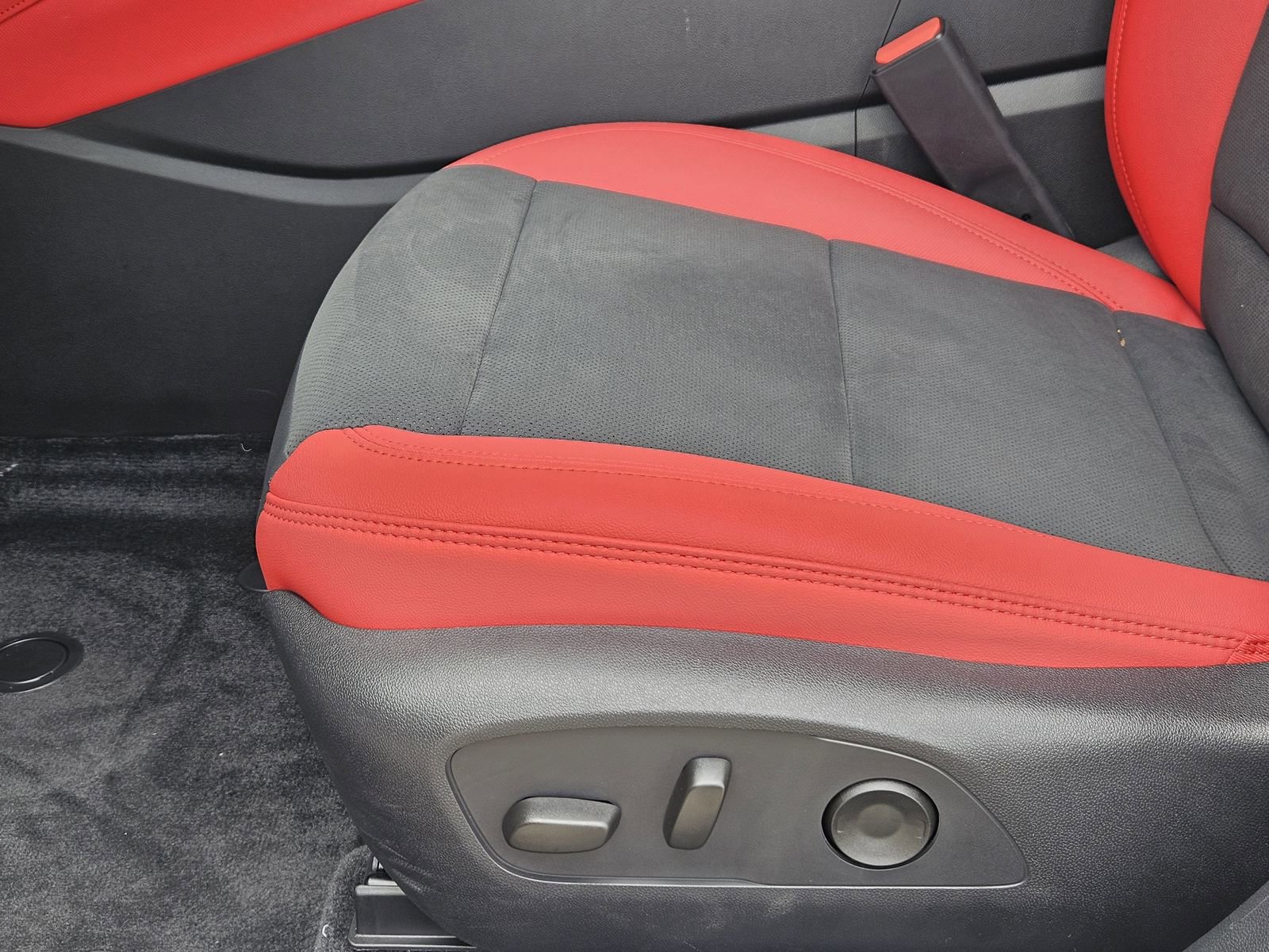 Certified 2025 Chevrolet Blazer EV RS image 30