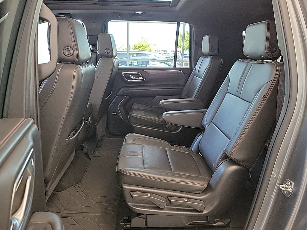 Used 2021 Chevrolet Suburban RST w/ Luxury Package AWD/4WD image 12