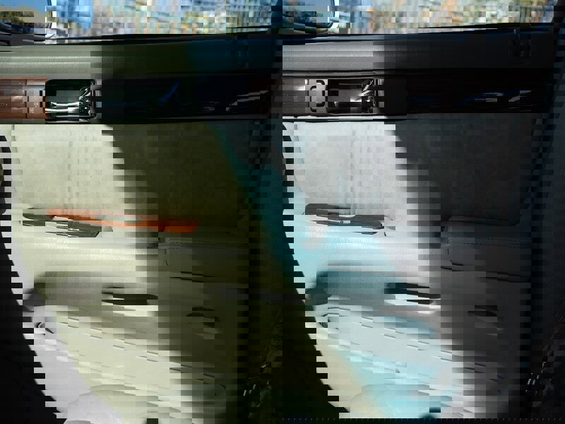 Used 1999 Cadillac Seville SLS w/ Personalization Pkg image 39