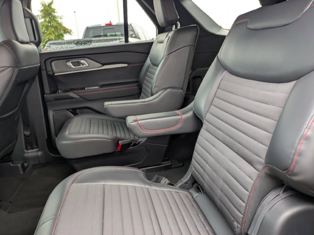 New 2026 Ford Explorer ST-Line w/ ST-Line Street Pack RWD image 15