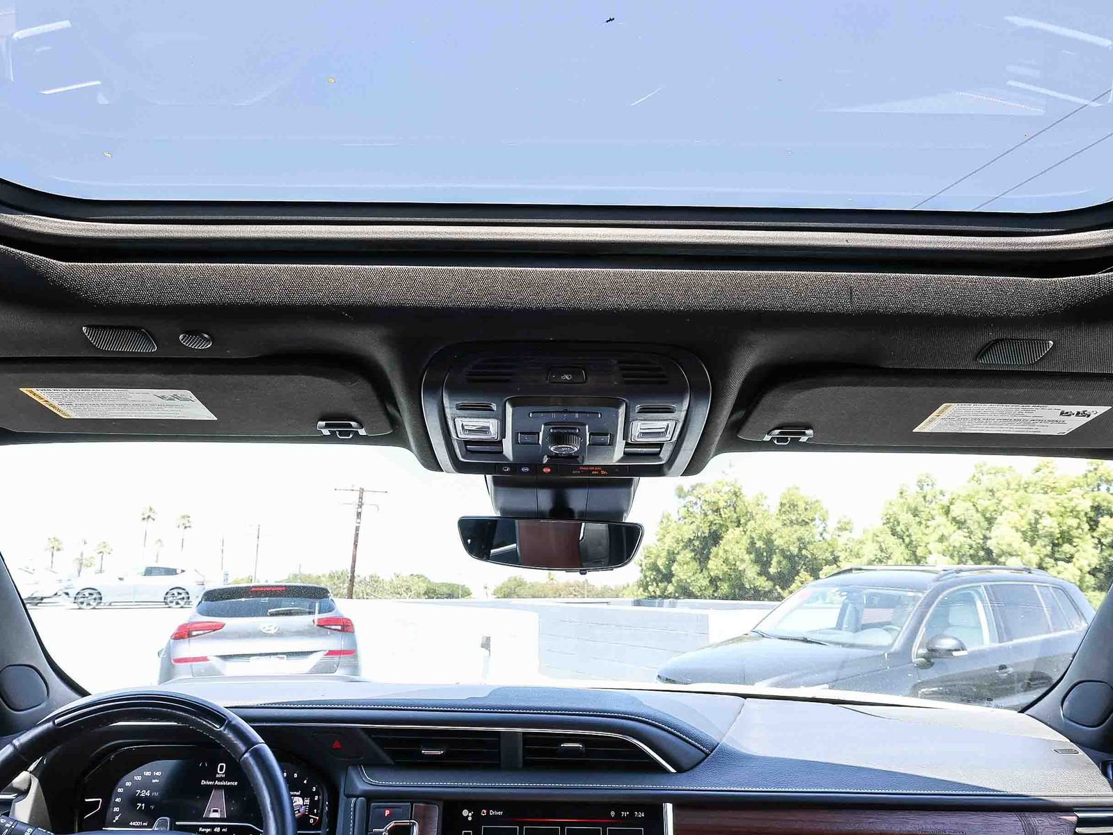 Used 2023 GMC Yukon XL Denali Ultimate AWD/4WD image 17