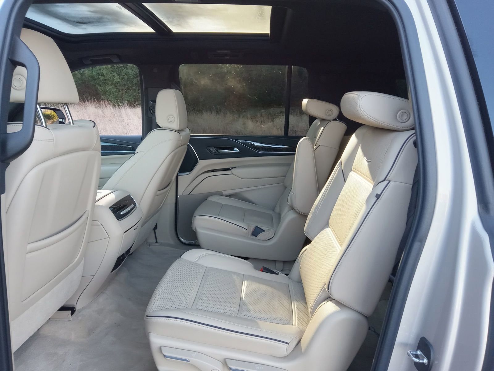 Used 2021 Cadillac Escalade ESV Premium Luxury image 24