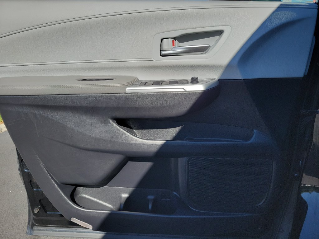 Used 2025 Toyota Sienna XLE FWD image 23