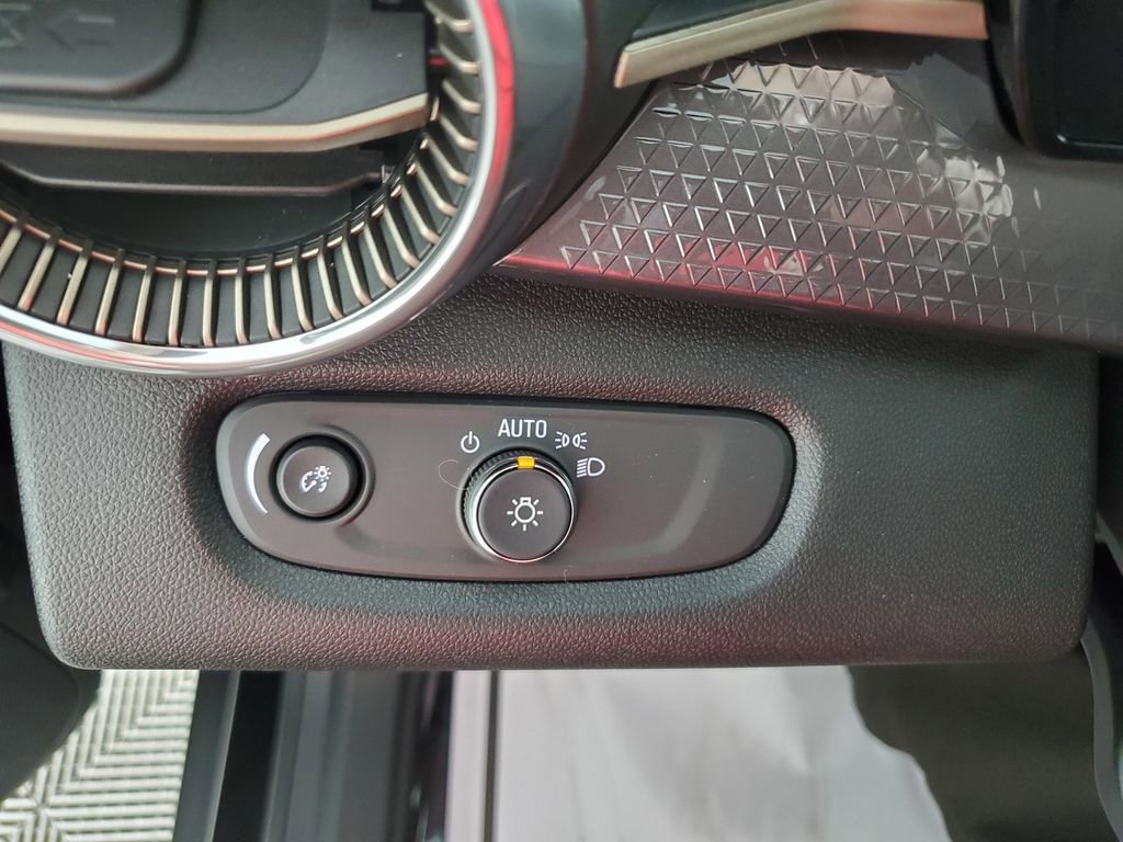 New 2026 Chevrolet Trax ACTIV w/ Driver Confidence Package FWD image 19