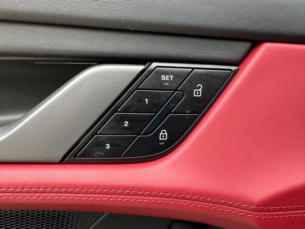 Used 2025 Porsche Taycan image 19