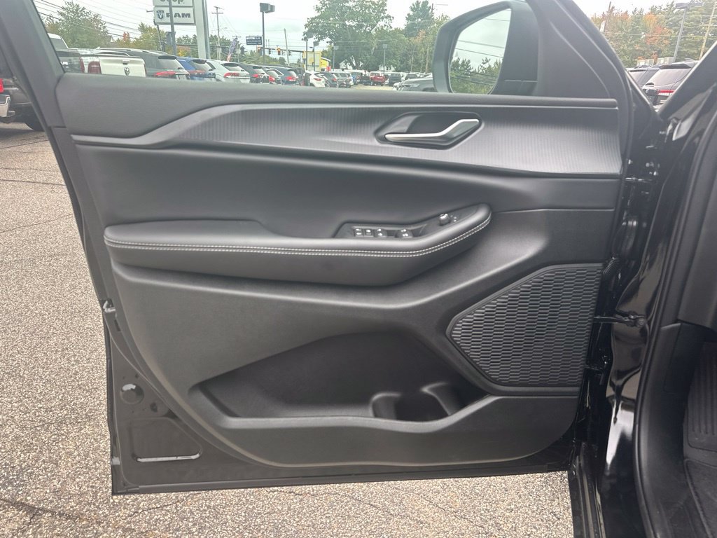 New 2027 Jeep Grand Cherokee Laredo X AWD/4WD image 10