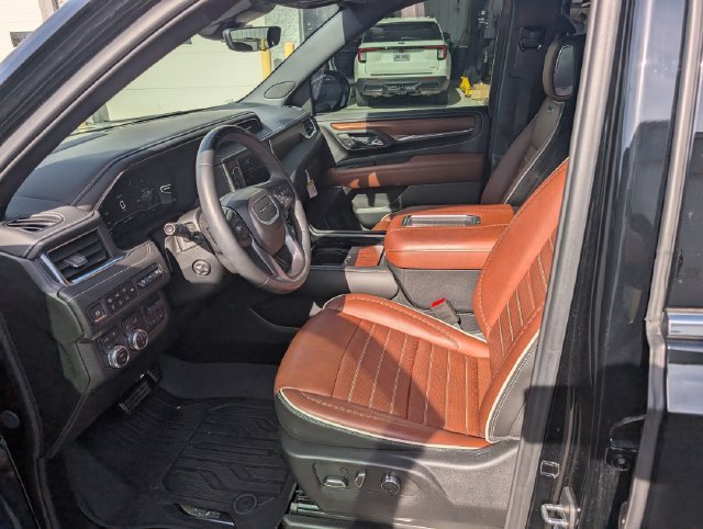 Used 2024 GMC Yukon Denali Ultimate AWD/4WD image 16