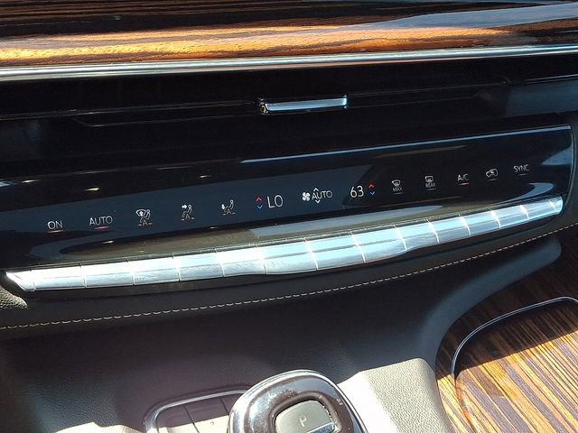 Certified 2022 Cadillac Escalade Premium Luxury AWD/4WD image 16