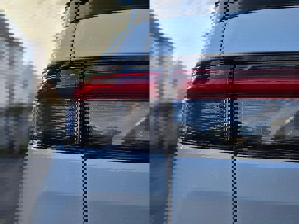 New 2025 Jeep Grand Cherokee Altitude image 9