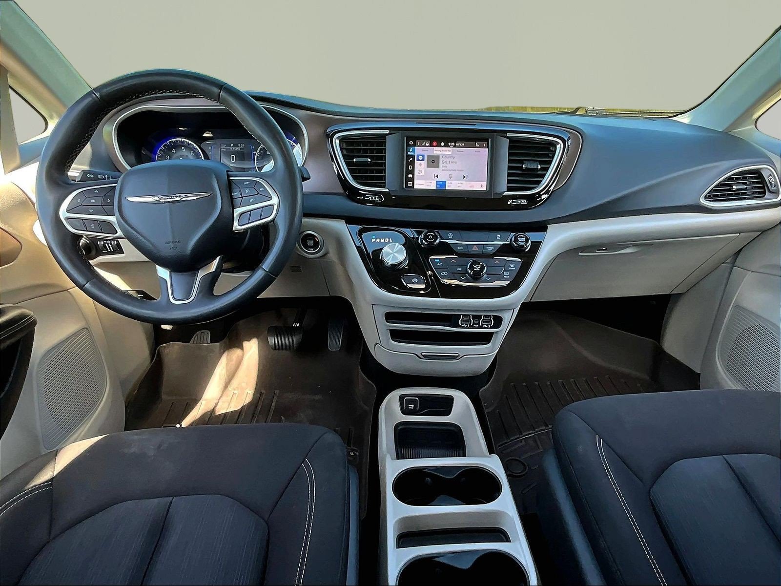 Used 2023 Chrysler Voyager LX FWD image 7
