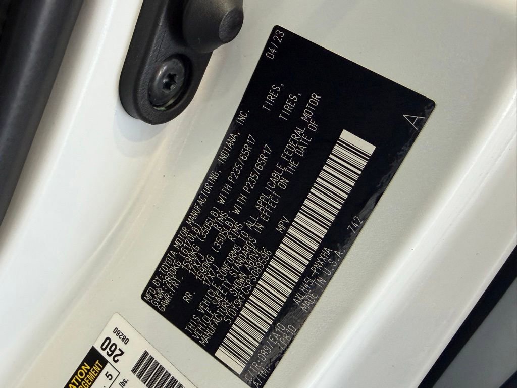 Certified 2023 Toyota Sienna XLE AWD/4WD image 38