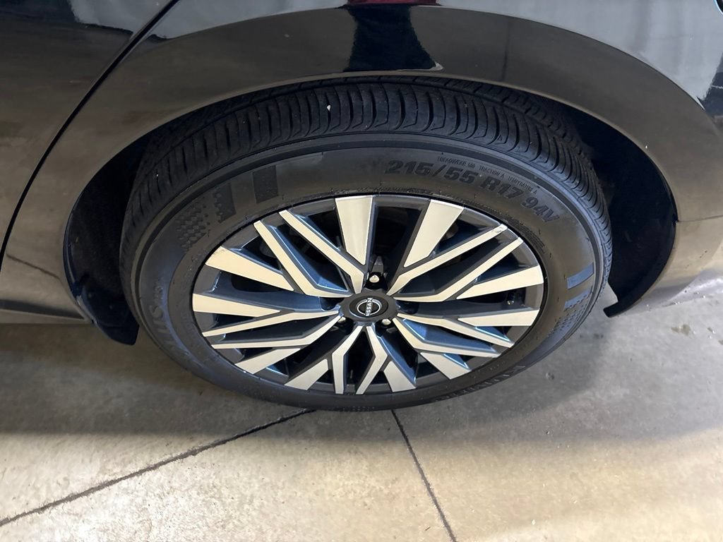 Used 2025 Nissan Altima 2.5 SV FWD image 31