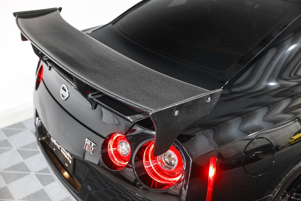 Used 2017 Nissan GT-R Premium AWD/4WD image 12