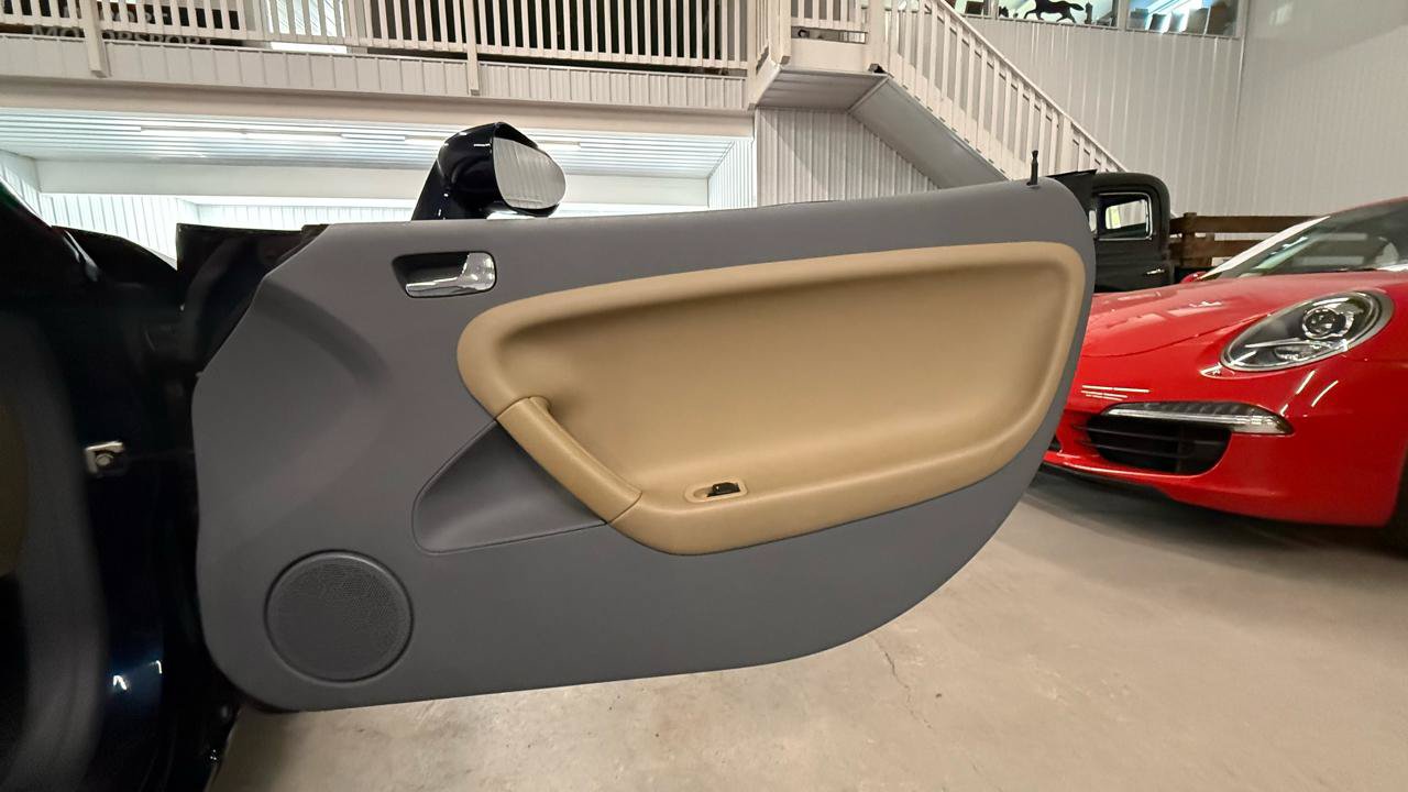 Used 2006 Pontiac Solstice Convertible w/ Premium Package RWD image 39