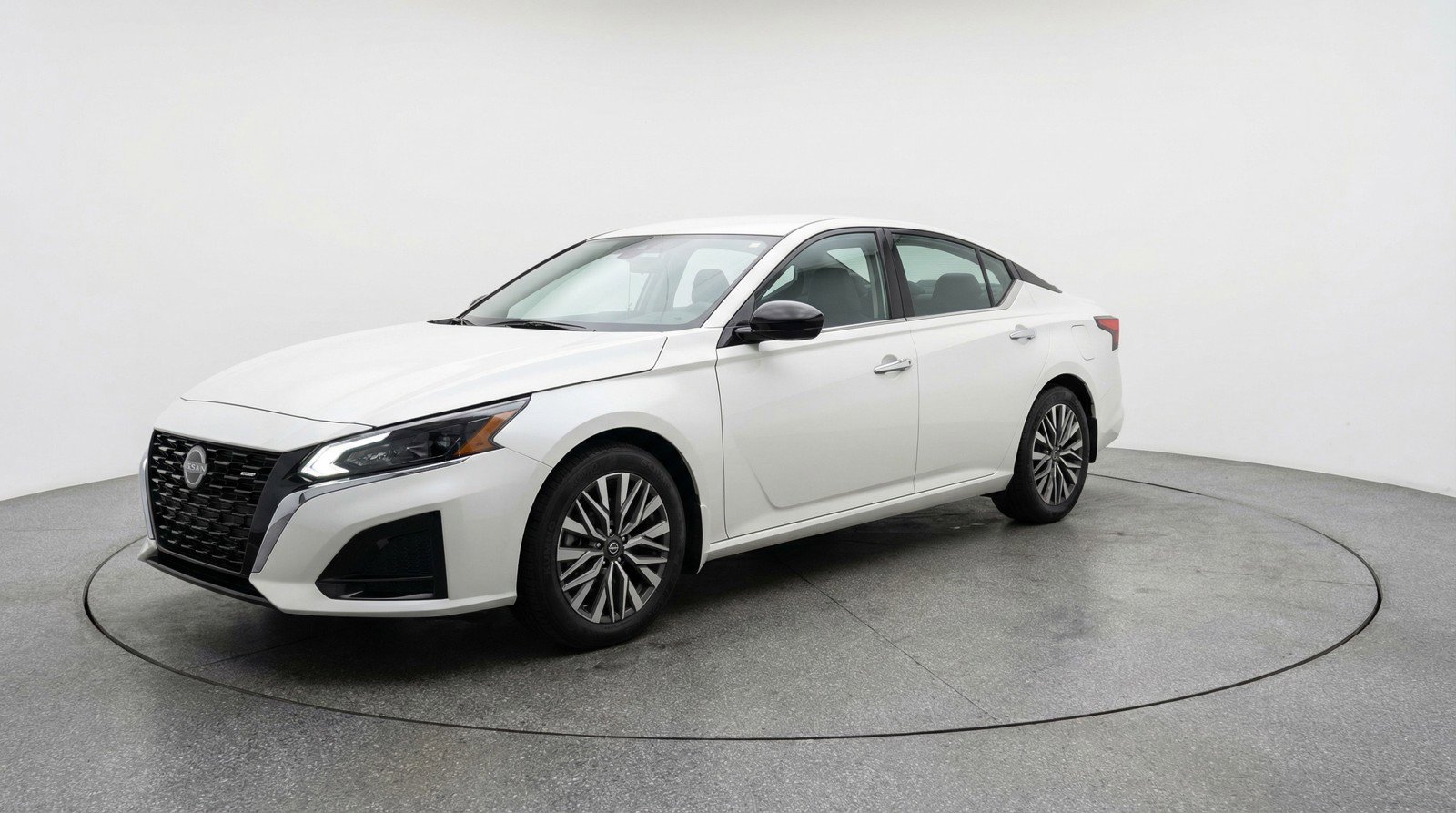 Used 2025 Nissan Altima 2.5 SV image 3
