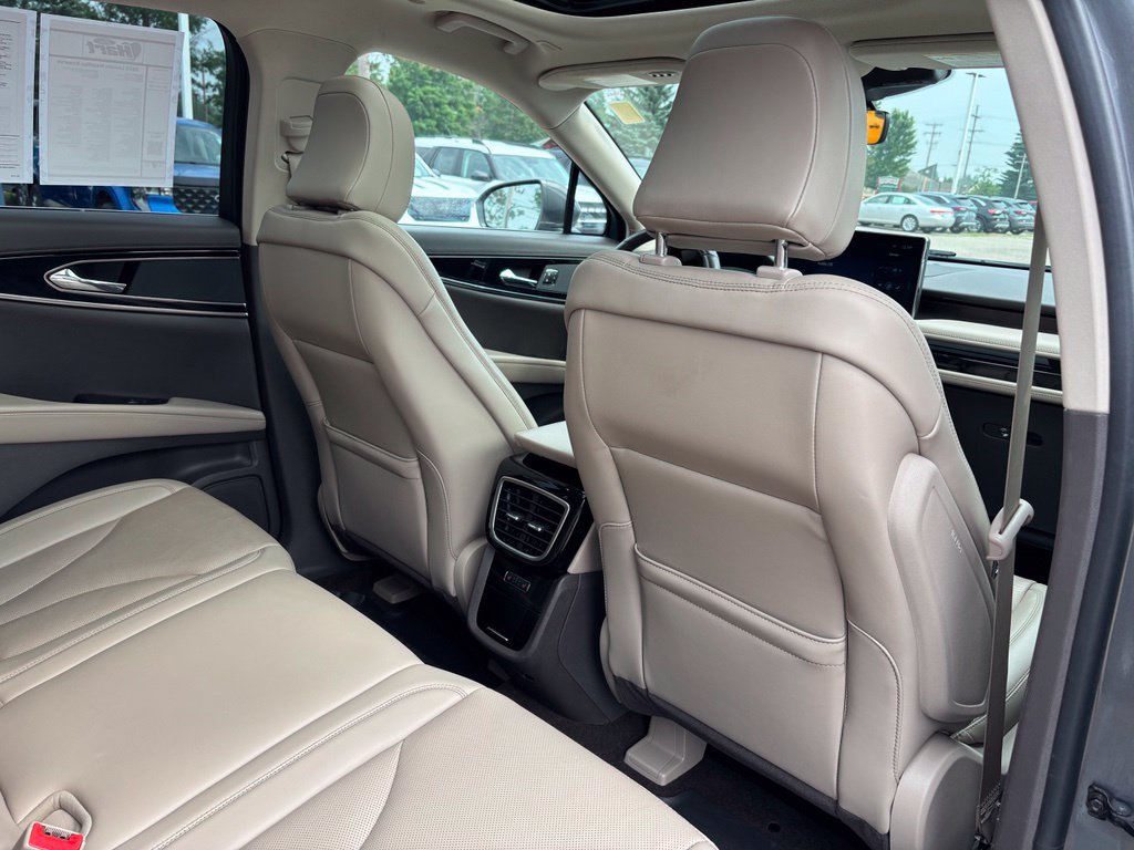 Used 2023 Lincoln Nautilus Reserve w/ Monochromatic Package AWD/4WD image 17