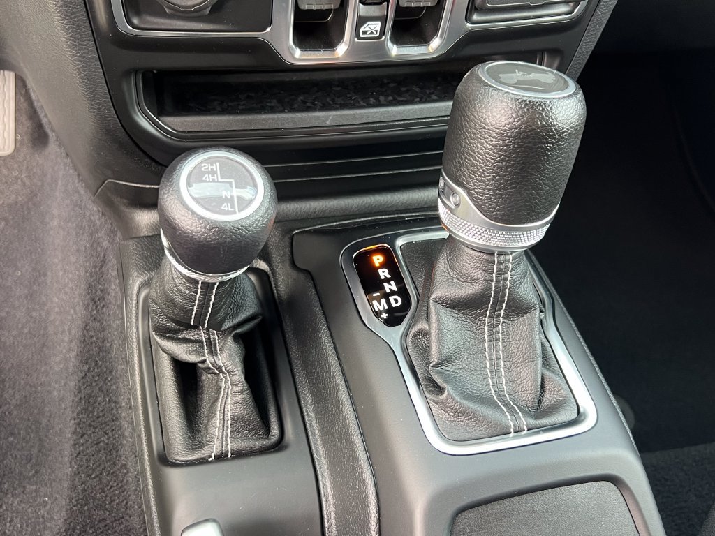 Used 2023 Jeep Wrangler Unlimited Sahara AWD/4WD image 36