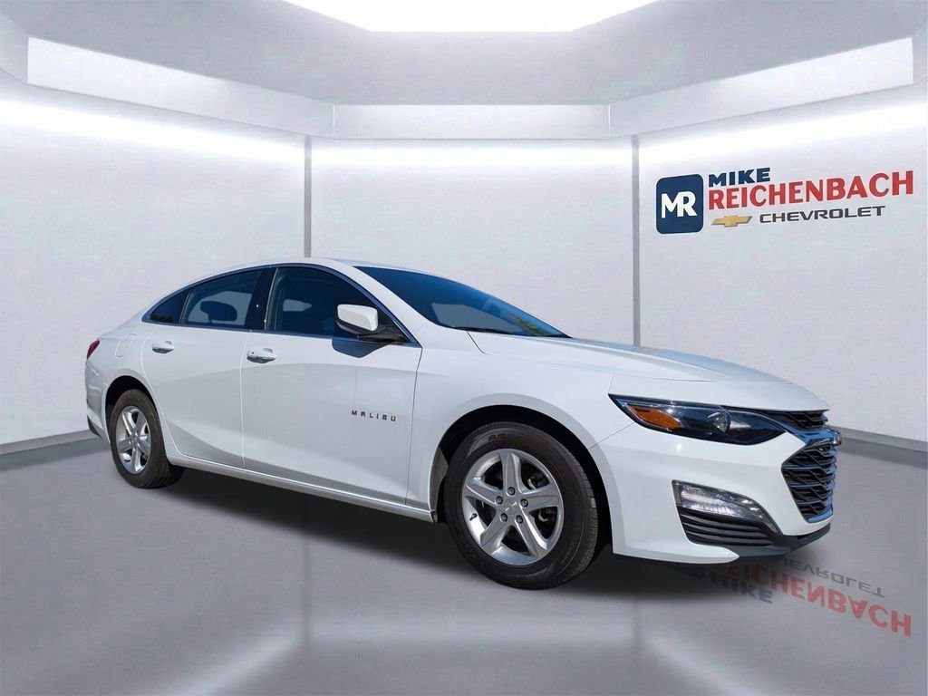 Used 2024 Chevrolet Malibu LT image 2