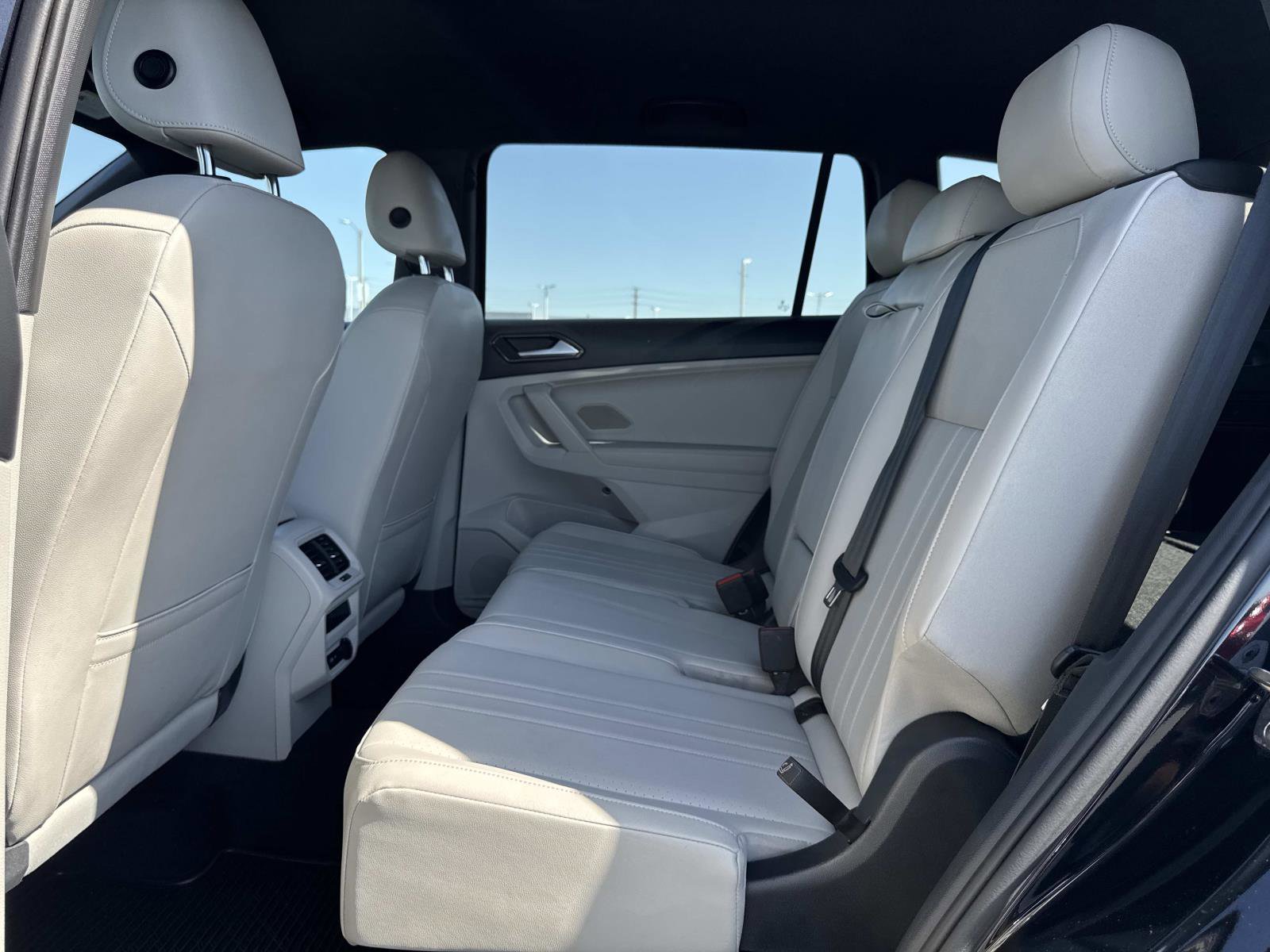 Used 2022 Volkswagen Tiguan SE R-Line image 25