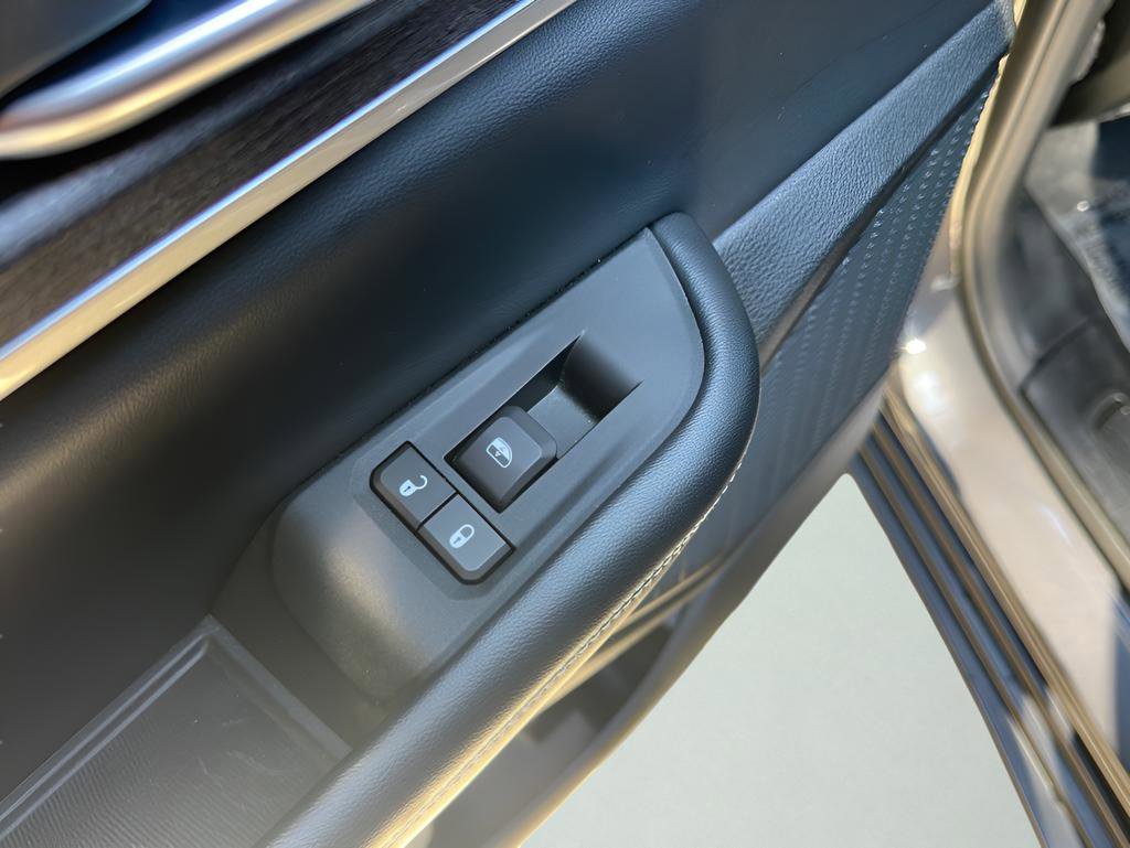 Used 2023 Jeep Grand Cherokee Limited w/ Black Appearance Package image 47