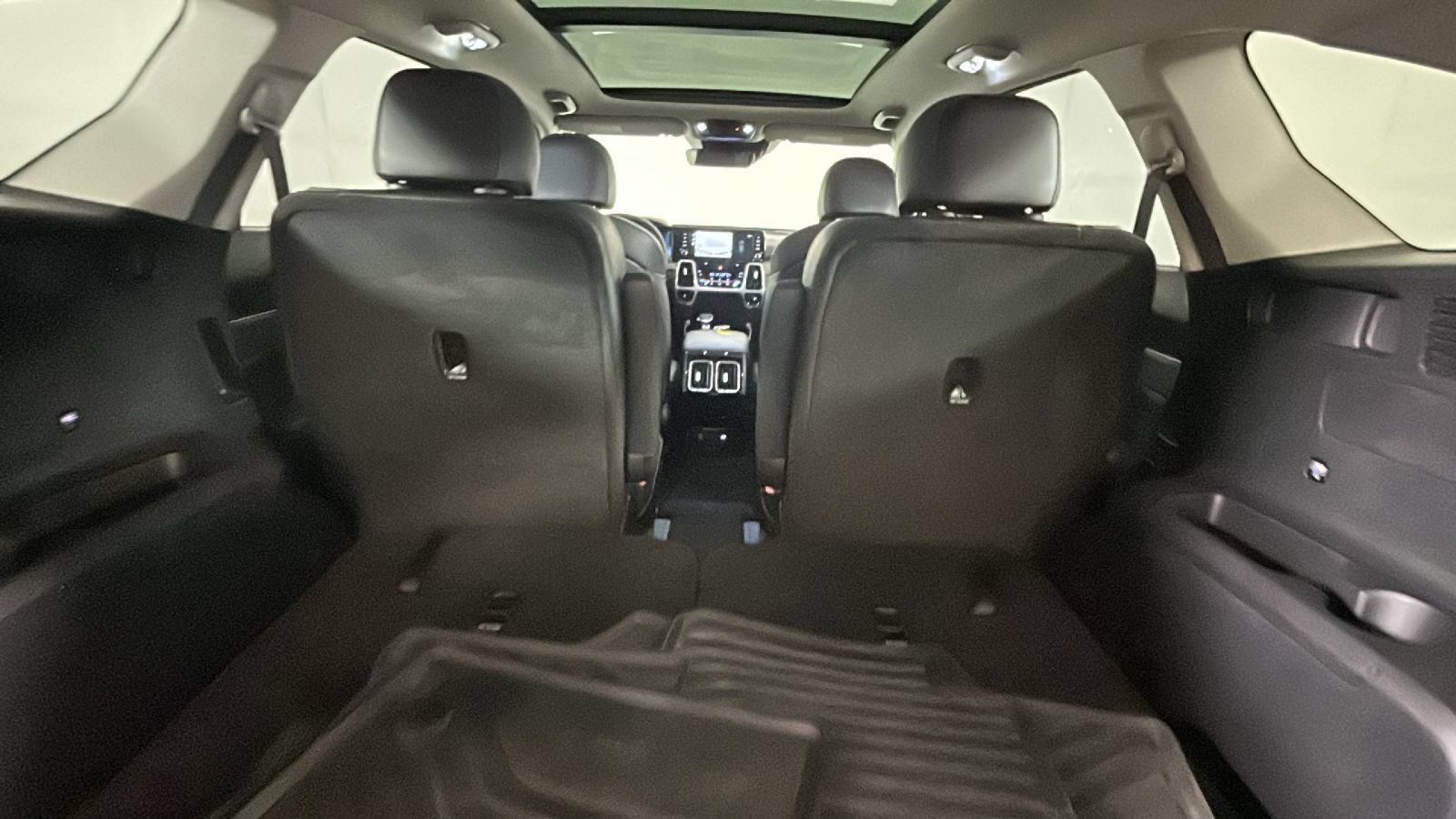 Used 2023 Kia Sorento SX AWD/4WD image 34
