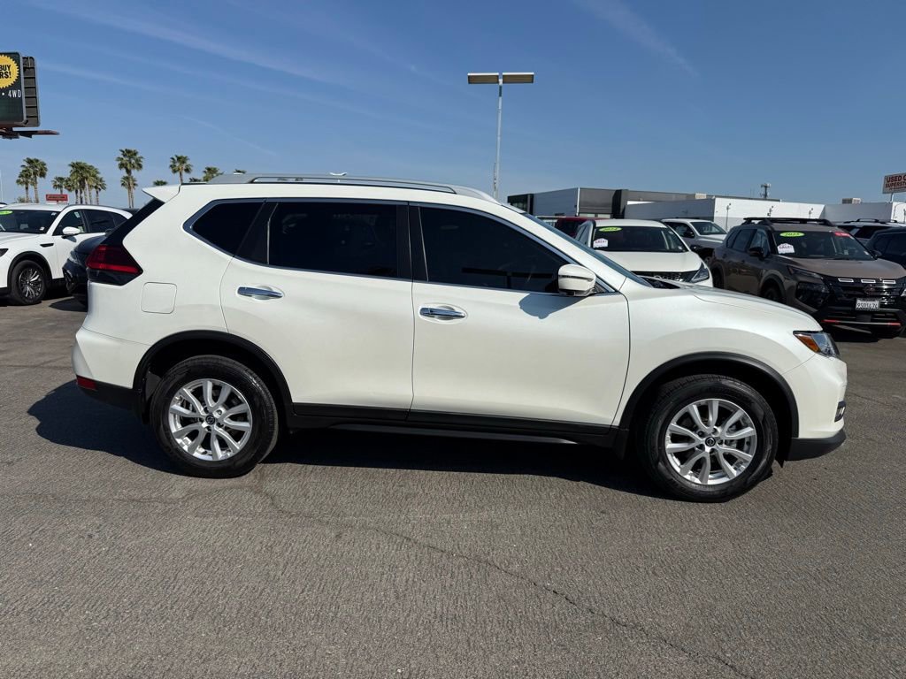 Used 2017 Nissan Rogue SV w/ SV Premium Package image 7