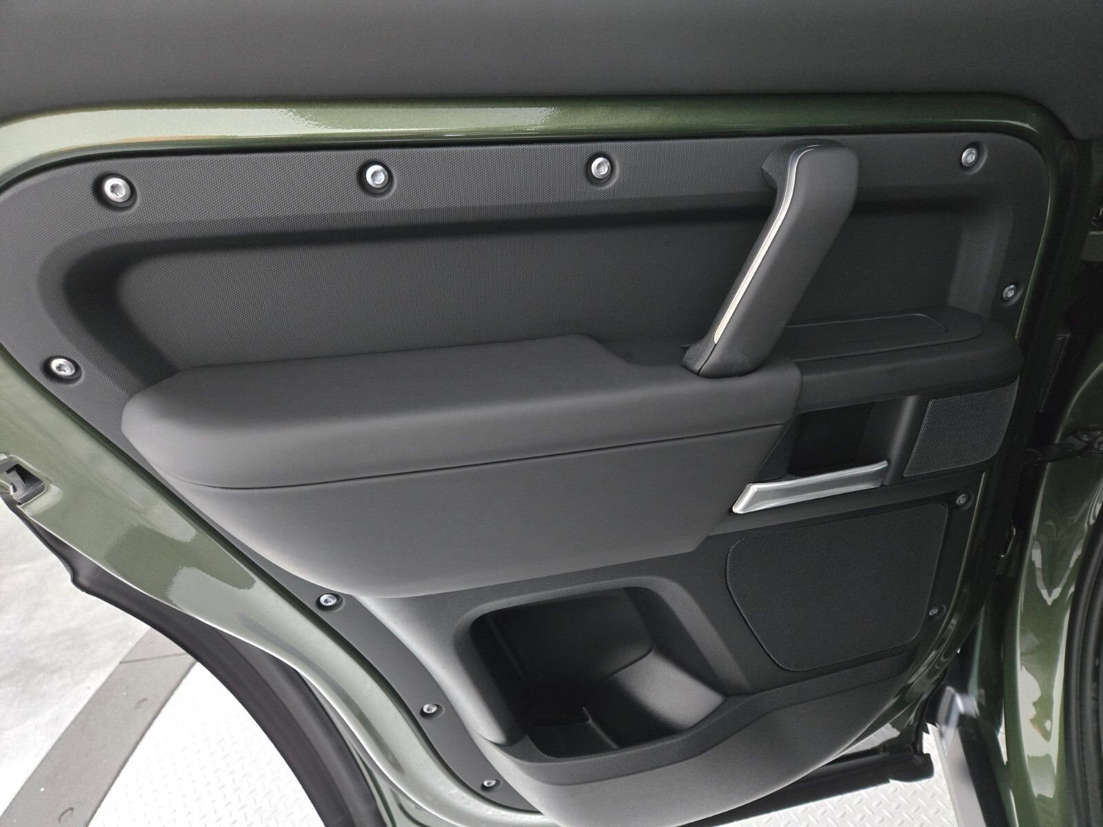 New 2026 Land Rover Defender 110 X-Dynamic SE AWD/4WD image 21
