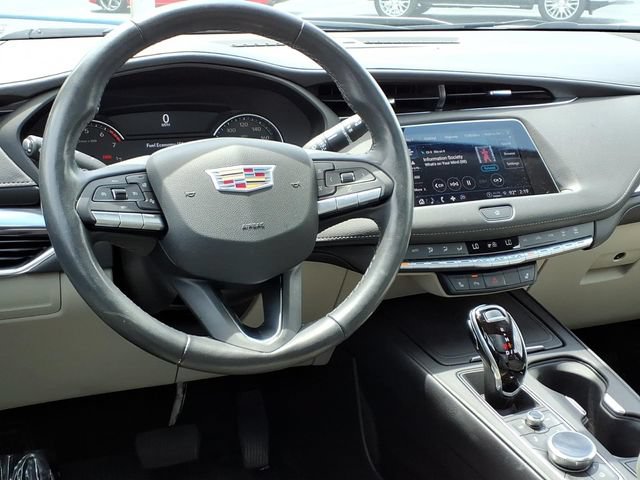 Certified 2023 Cadillac XT4 Luxury w/ Cold Weather Package FWD image 13