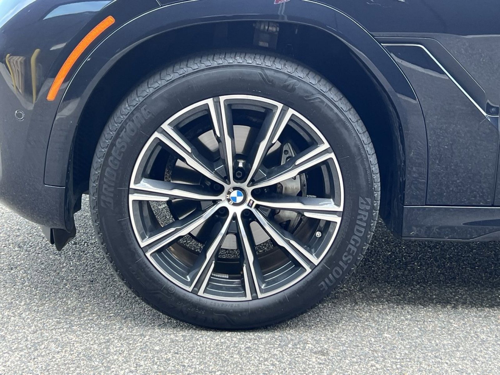 Used 2024 BMW X6 xDrive40i w/ Premium Package image 9