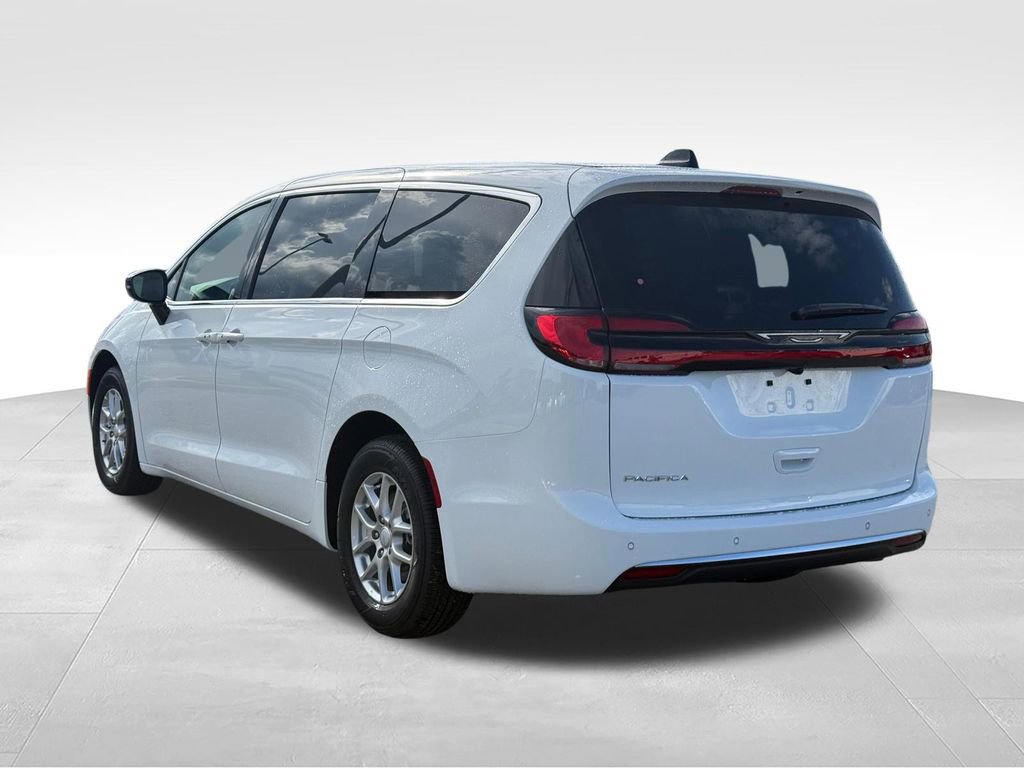 New 2027 Chrysler Pacifica Select FWD image 3