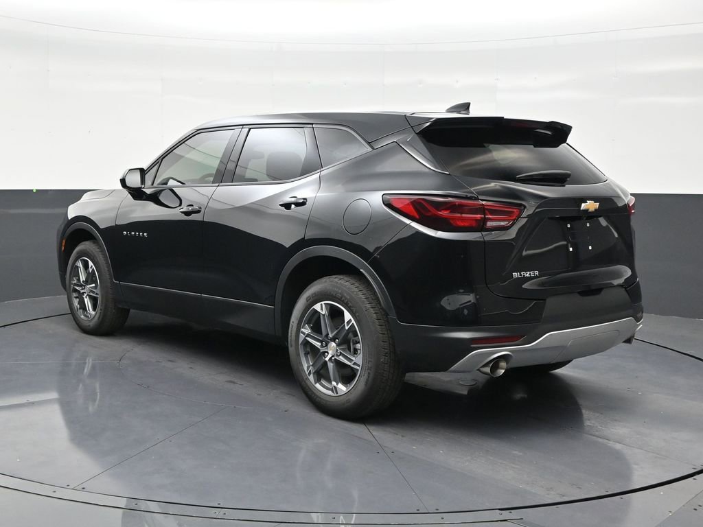 Used 2025 Chevrolet Blazer LT FWD image 3