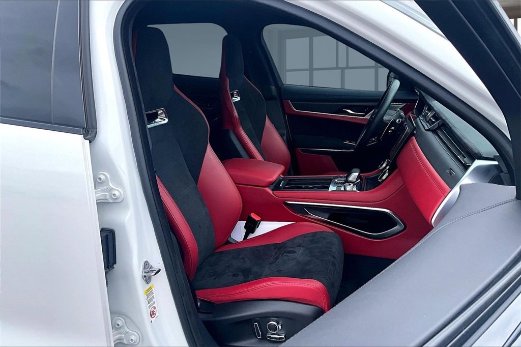 Used 2024 Jaguar F-PACE SVR image 7