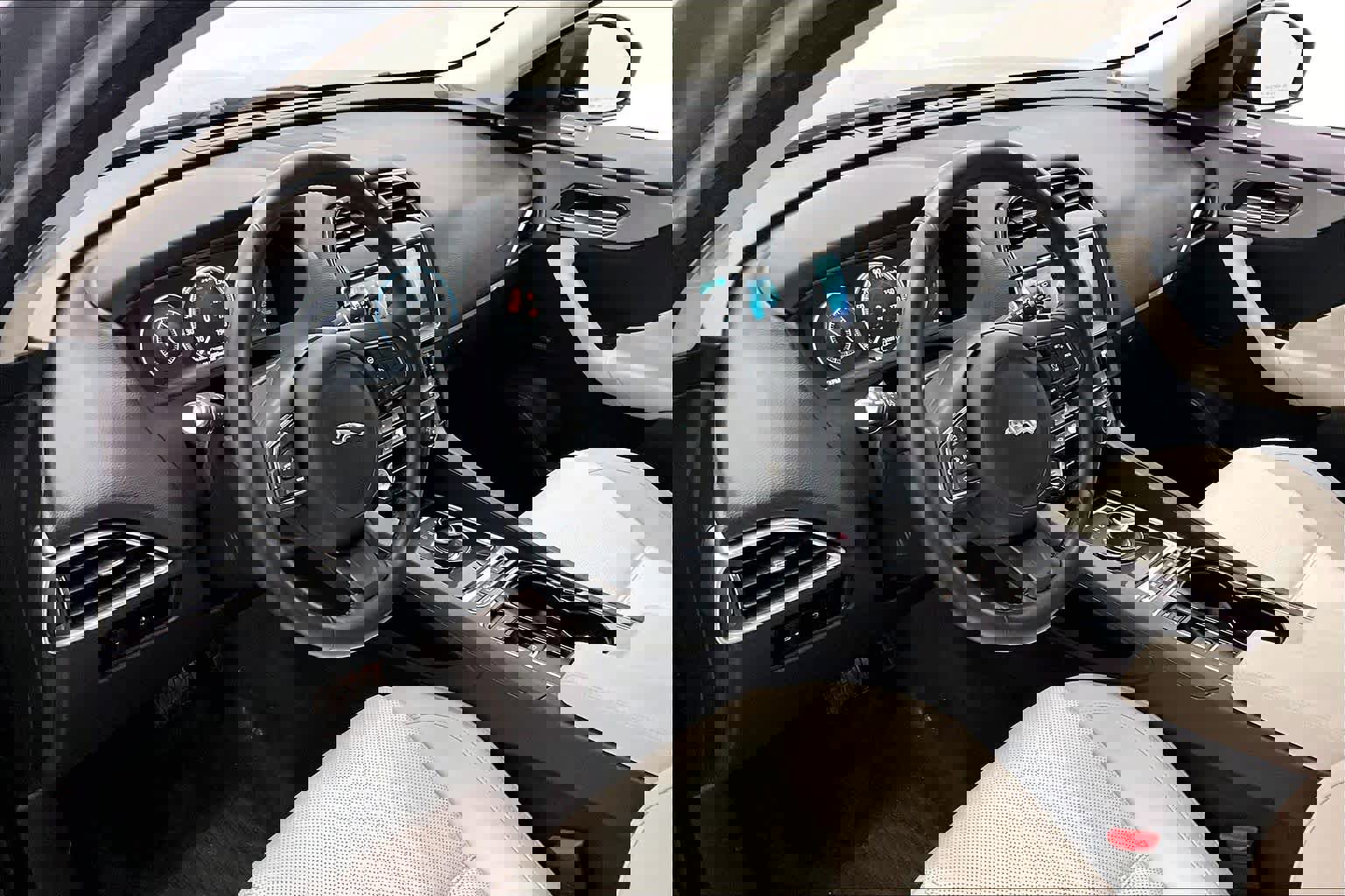 Used 2017 Jaguar F-PACE Prestige image 16