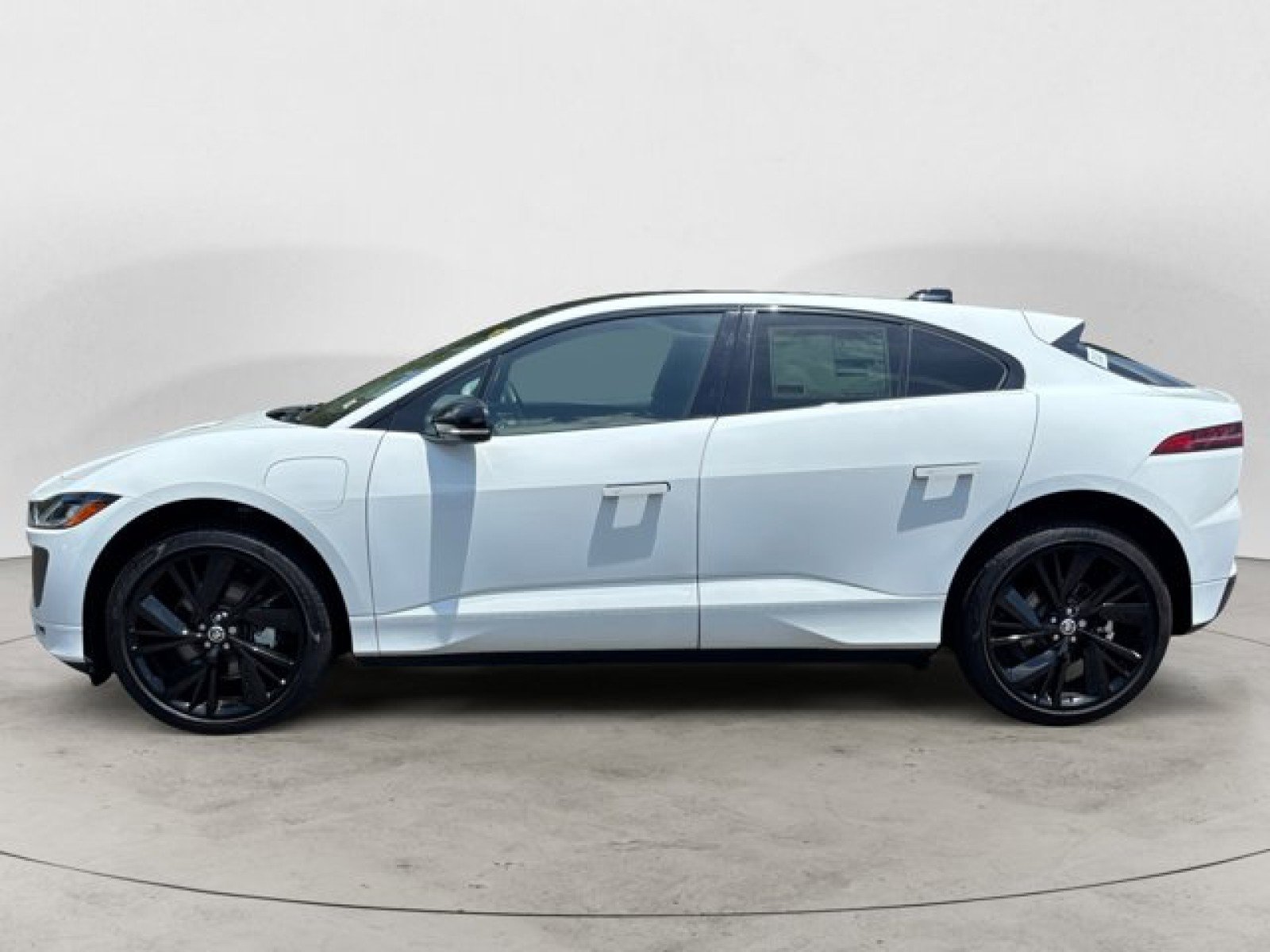 Used 2024 Jaguar I-PACE R-Dynamic HSE image 7