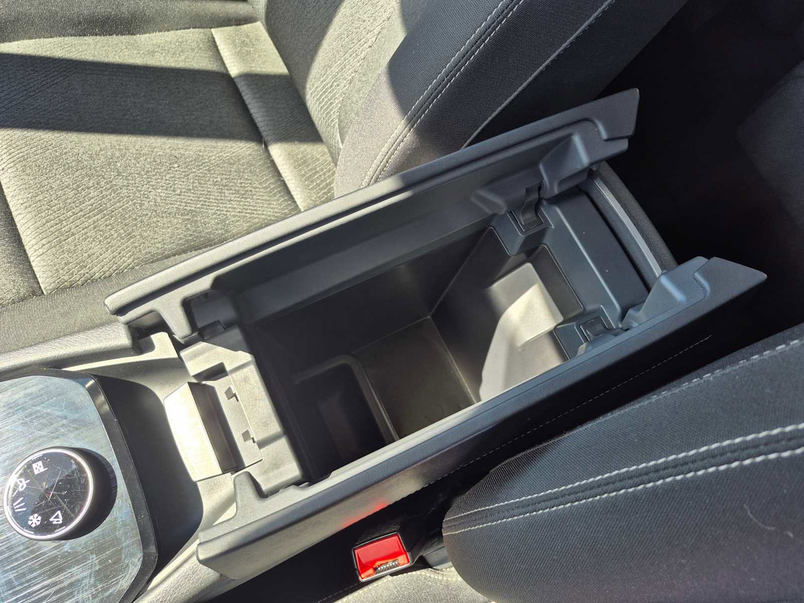 Used 2025 Nissan Rogue SV image 24