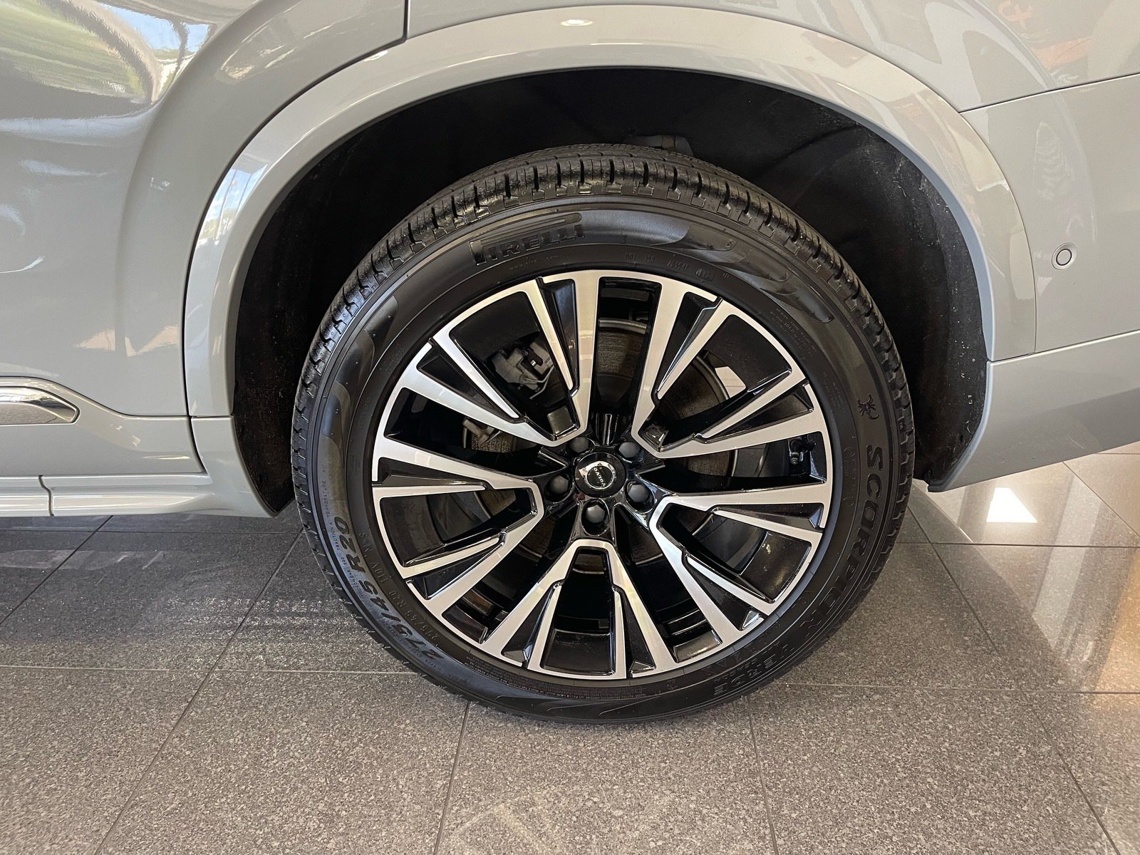 Used 2025 Volvo XC90 T8 Plus w/ Protection Package Premier AWD/4WD image 21