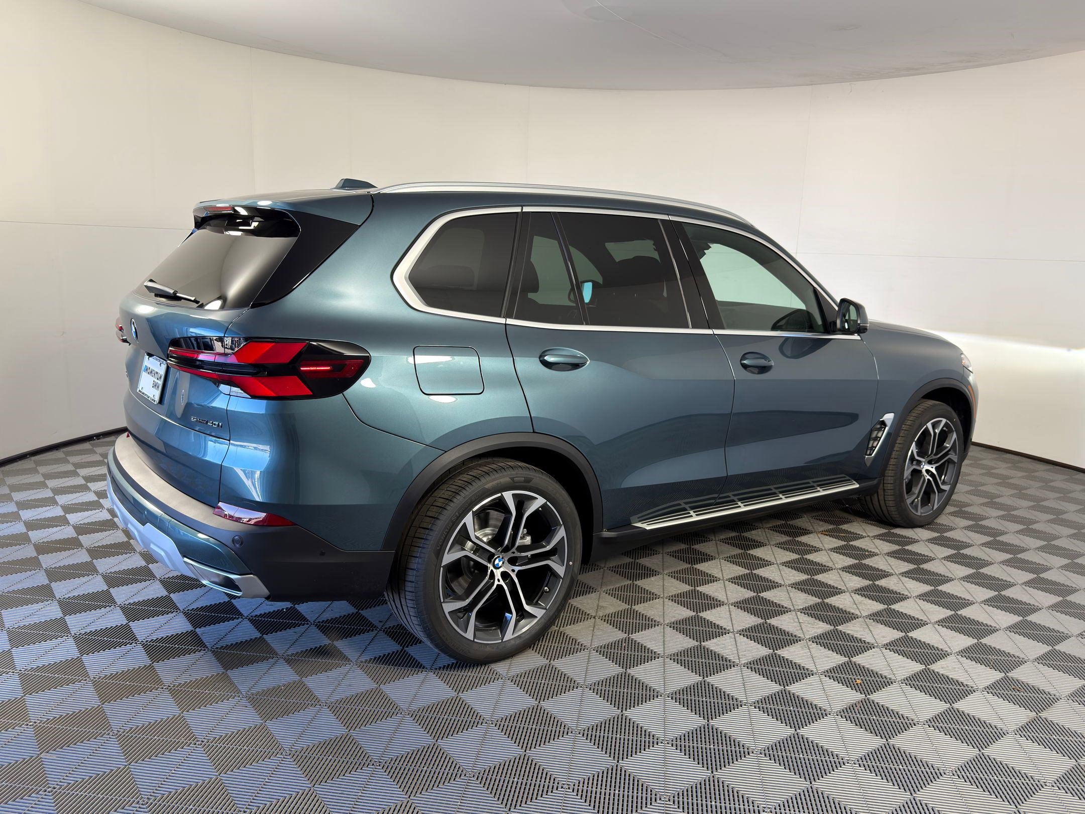 New 2026 BMW X5 sDrive40i image 8