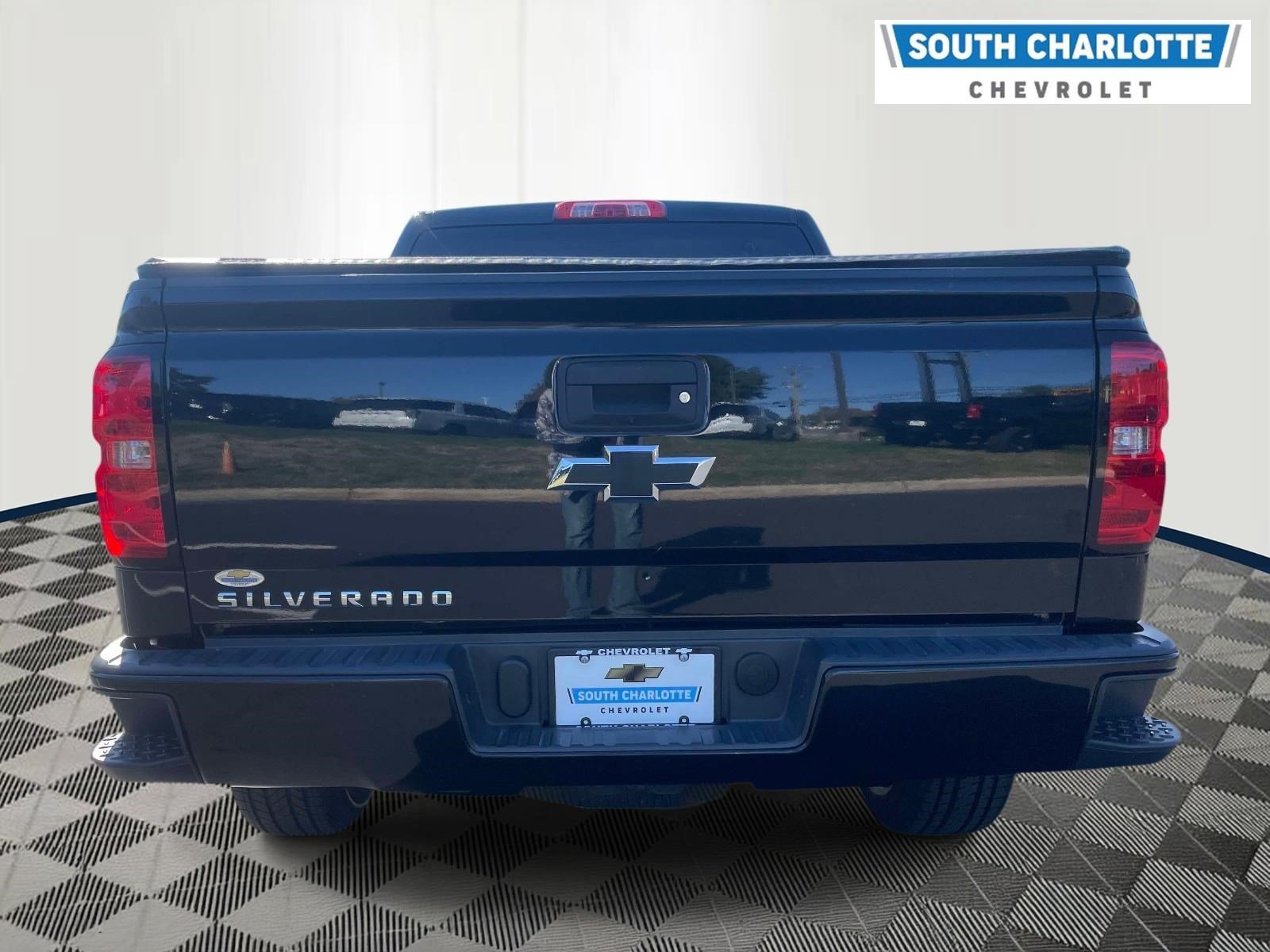 Used 2018 Chevrolet Silverado 1500 Custom w/ Custom Convenience Package RWD image 5