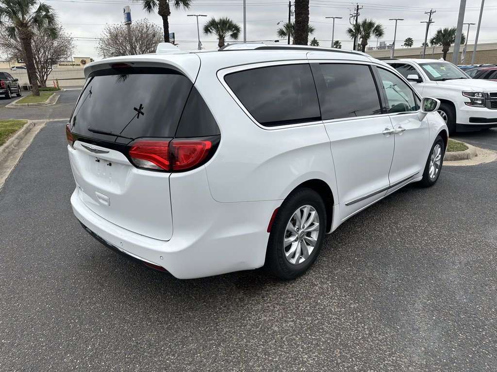 Used 2019 Chrysler Pacifica Touring-L image 6