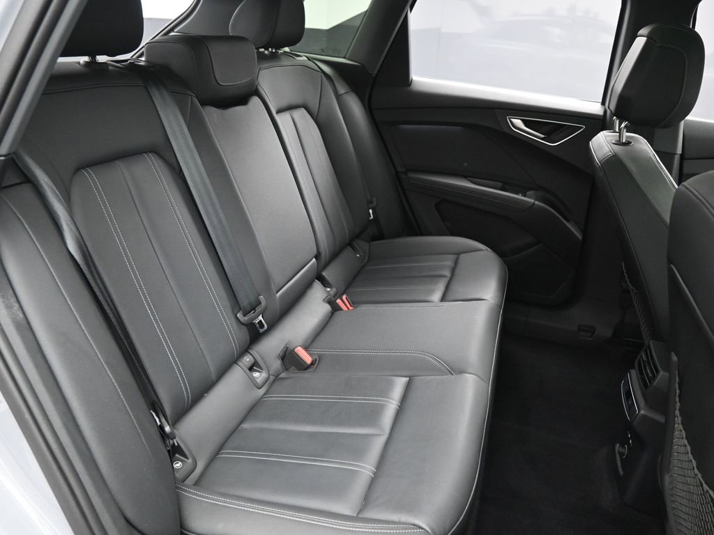 Used 2024 Audi Q4 e-tron Premium w/ Convenience Package image 32