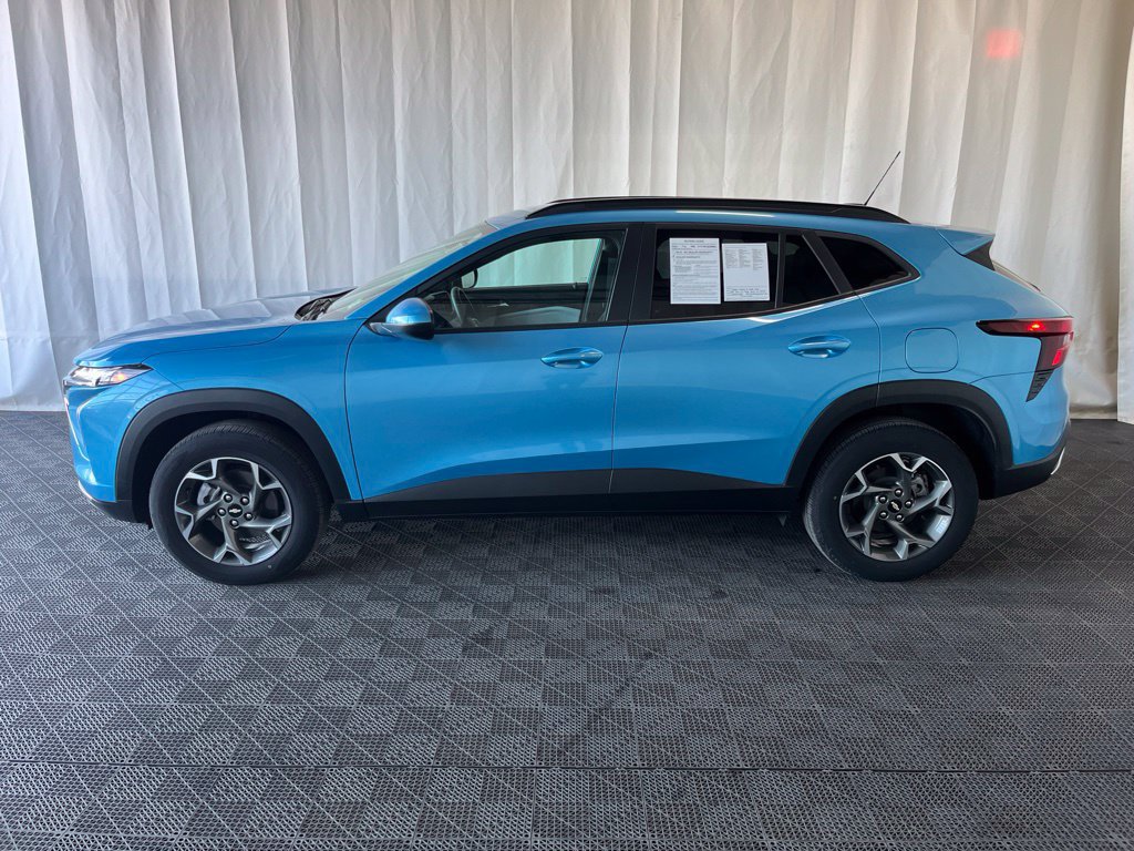 Used 2025 Chevrolet Trax LT w/ Driver Confidence Package FWD image 24