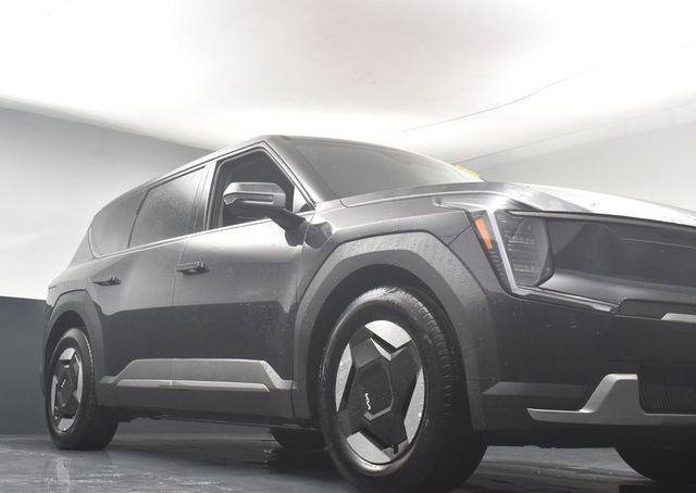 Used 2026 Kia EV9 Light image 32