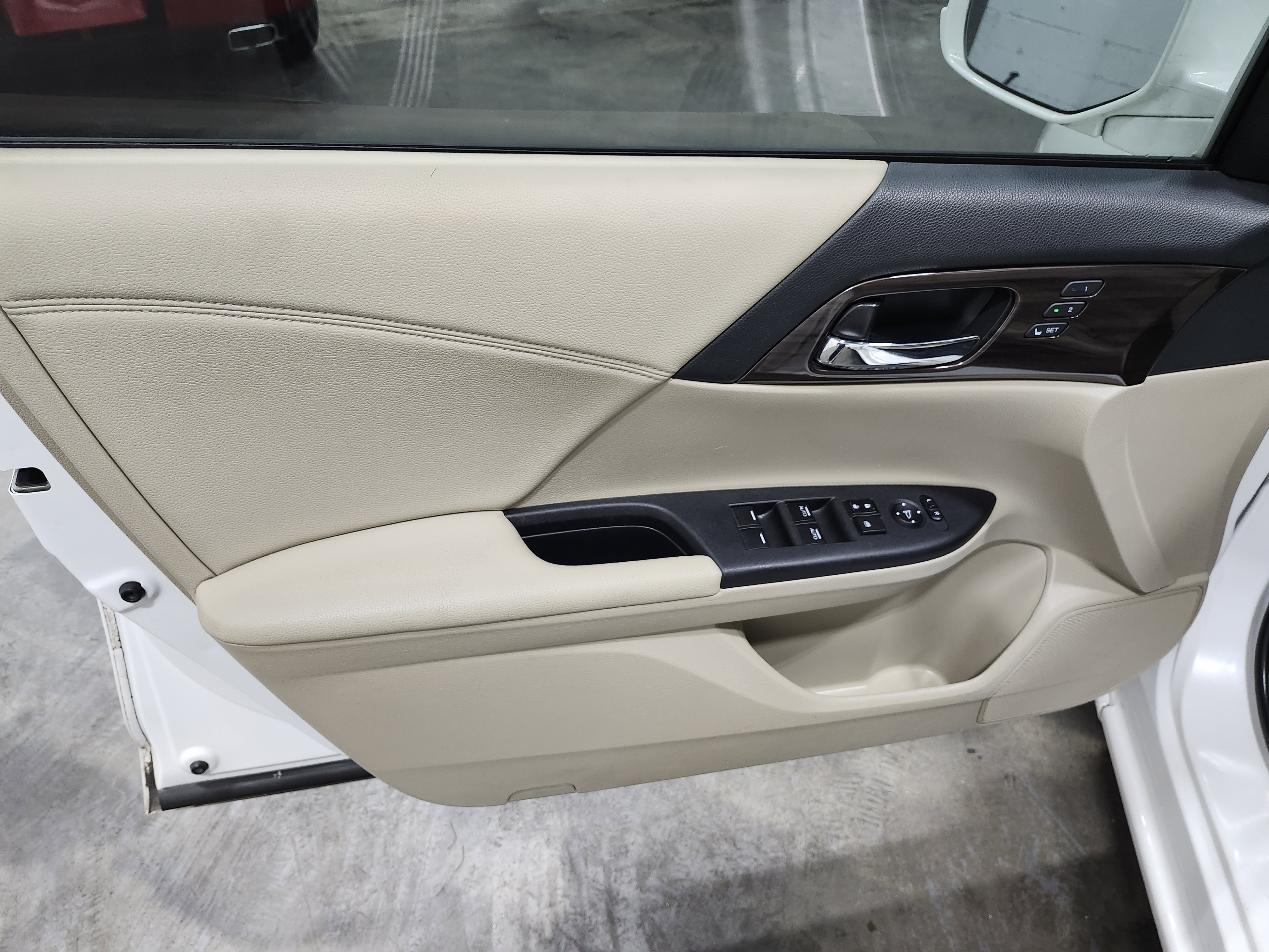 Used 2017 Honda Accord EX-L image 25