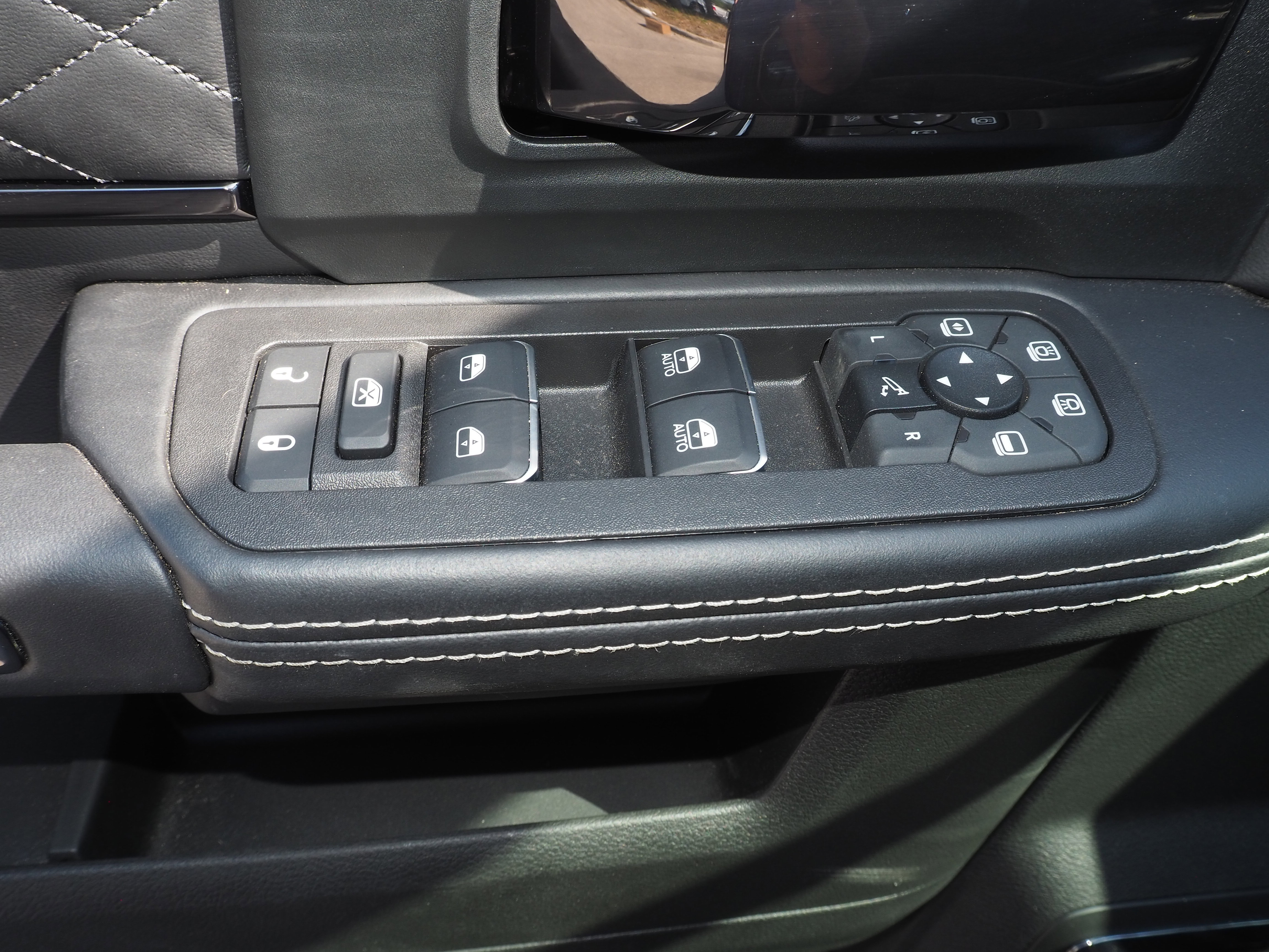 New 2025 RAM 3500 Limited AWD/4WD image 31