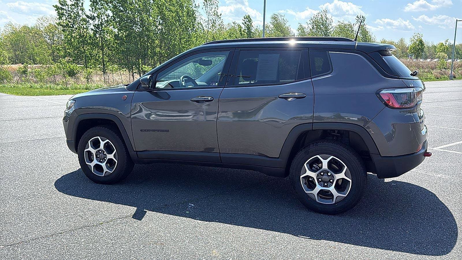 Used 2022 Jeep Compass Trailhawk w/ Trailhawk Convenience Group AWD/4WD image 10