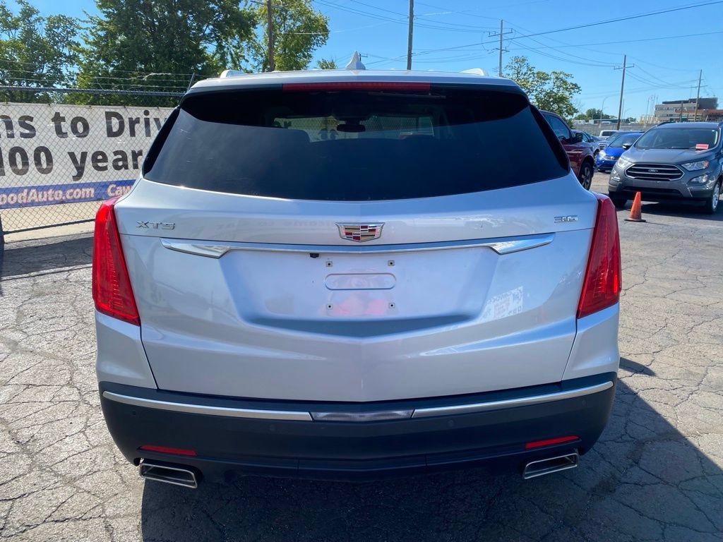 Used 2017 Cadillac XT5 Luxury w/ Driver Awareness Package AWD/4WD image 3
